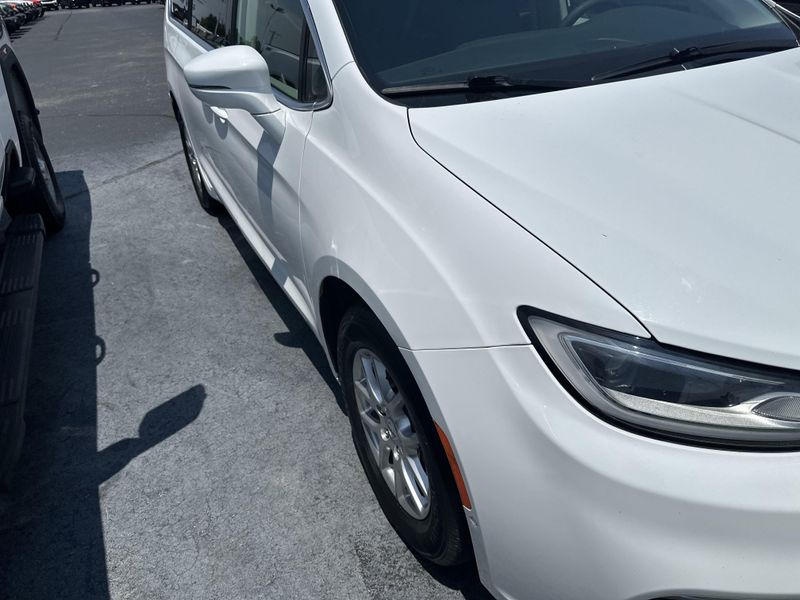2022 Chrysler Pacifica Touring LImage 4