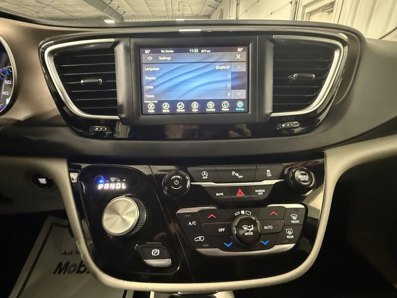 Used 2019 Chrysler Pacifica Touring LImage 36