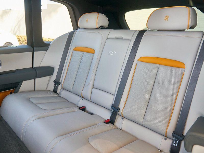 New 2026 Rolls-Royce Cullinan Black BadgeImage 22