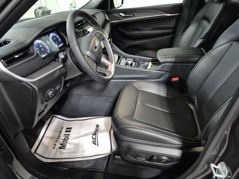 New 2025 Jeep Grand Cherokee L Limited 4x4Image 26