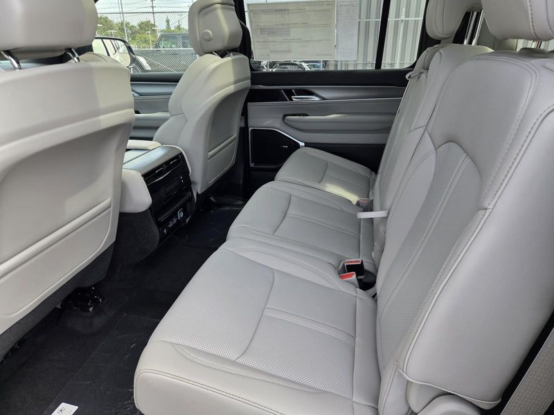 2026 Jeep Grand Wagoneer 4x2
