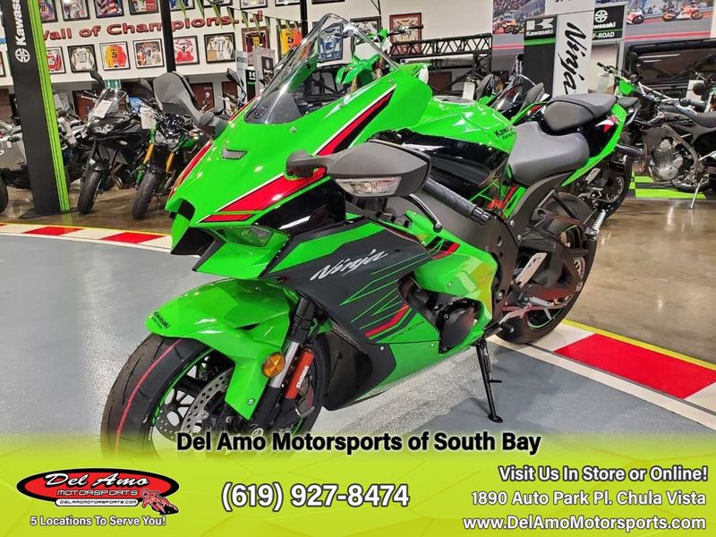 2024 Kawasaki ZX1002LRFAL-GN1  in a LIME GREEN/EBONY exterior color. Del Amo Motorsports of South Bay (619) 547-1937 delamomotorsports.com 