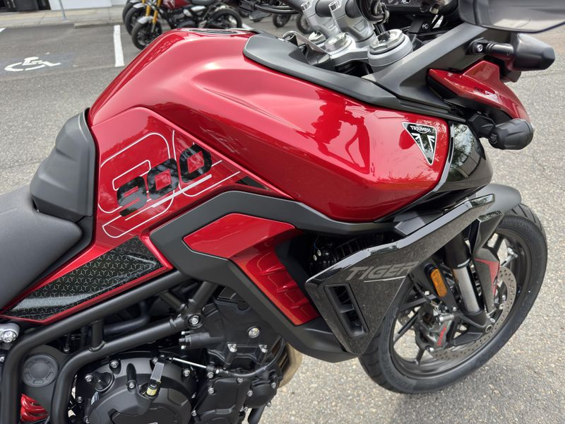 2025 Triumph Tiger 900 GT PRO Carnival Red / Sapphire Black 