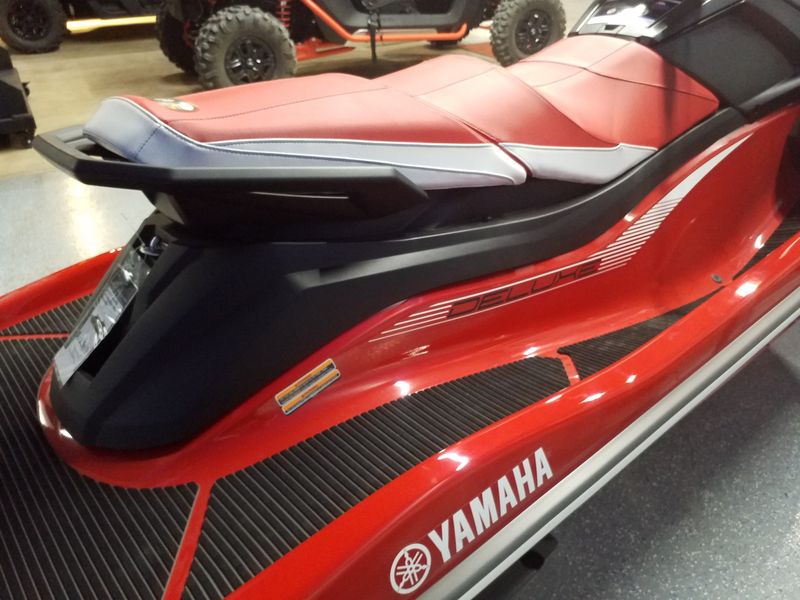 2023 Yamaha VX DELUXE WITH AUDIO TORCH RED AND CARBON Image 7