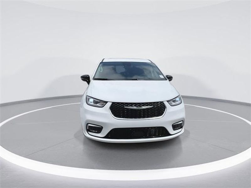 New 2024 Chrysler Pacifica Plug-in Hybrid SelectImage 3