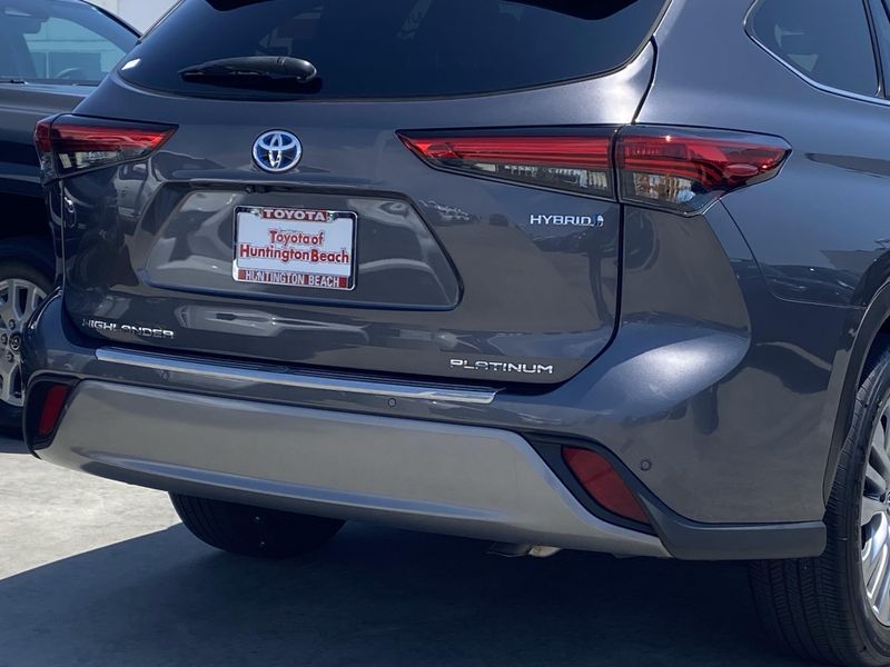 Used 2023 Toyota Highlander PlatinumImage 4