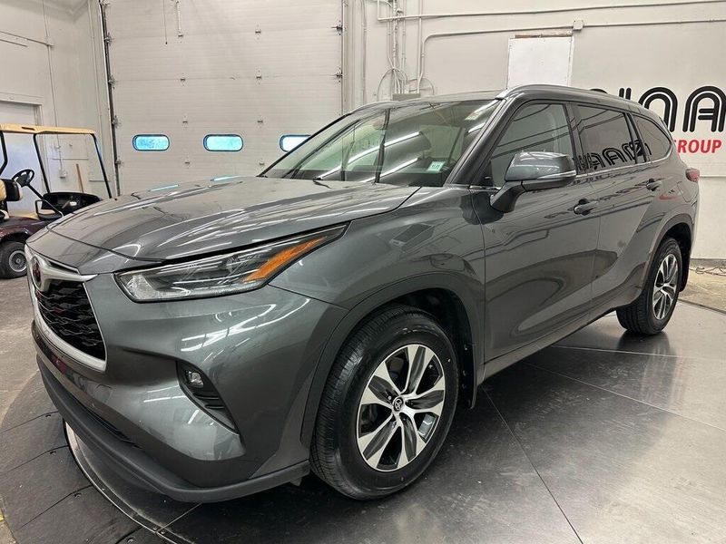 2021 Toyota Highlander XLE photo 10