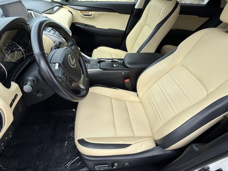 2016 Lexus NX 200tImage 19