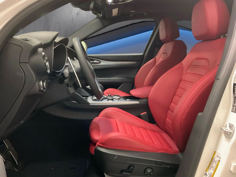 New 2026 Alfa Romeo Stelvio AwdImage 4