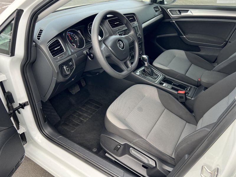 Used 2016 Volkswagen e-Golf SEImage 3