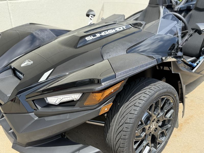 2025 Polaris SLINGSHOT SL MANUALImage 8
