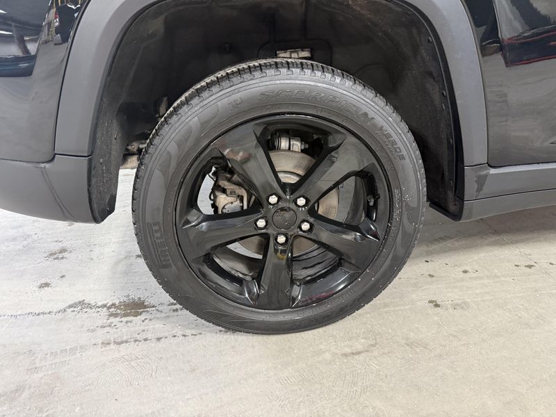 Used 2023 Jeep Grand Cherokee LimitedImage 8