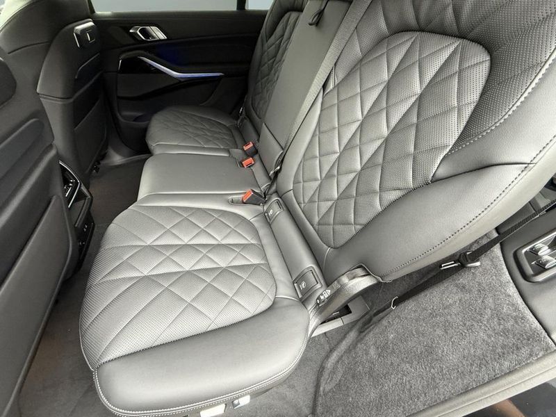 2026 BMW X7 xDrive40iImage 28