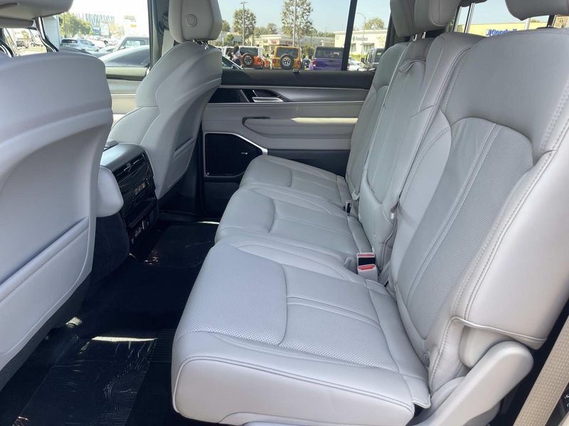2026 Jeep Grand Wagoneer Limited Reserve 4x4