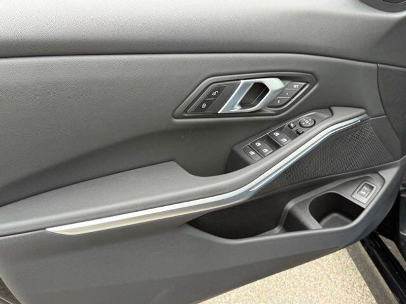 Used 2025 BMW 3 Series 330iImage 17
