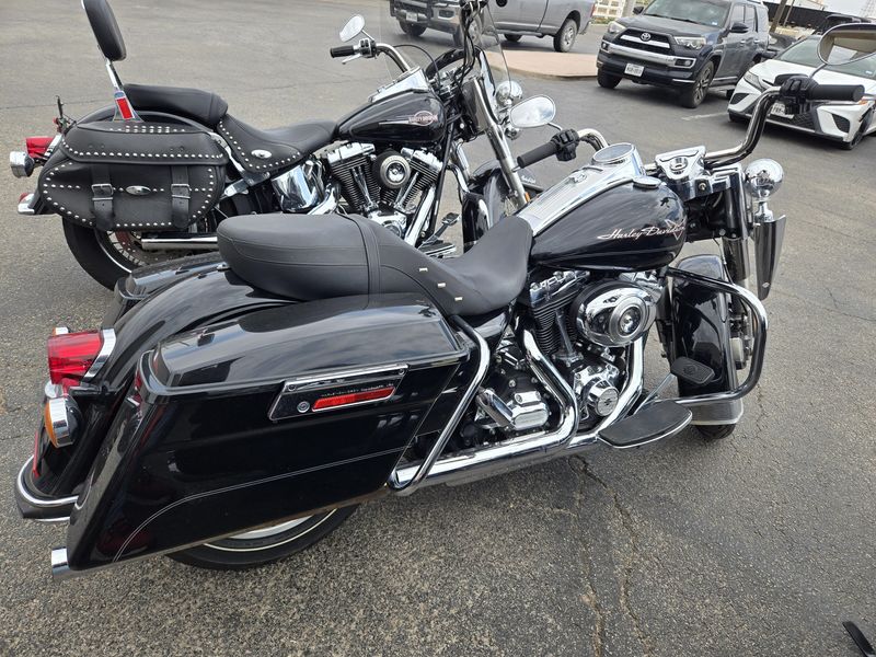 USED 2013 HARLEY ROAD KING Image 5
