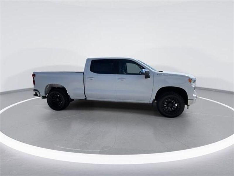 2022 Chevrolet Silverado LT photo 9