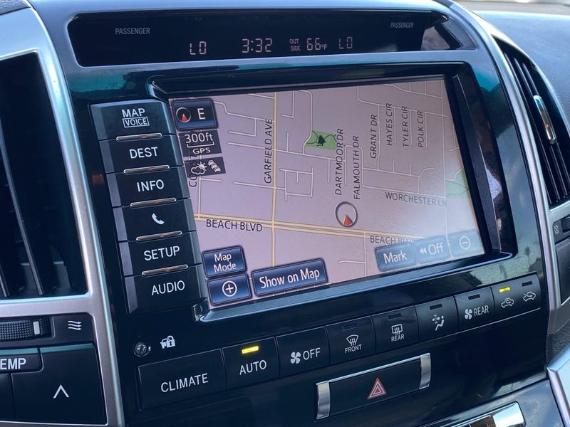 2013 Toyota Land Cruiser BaseImage 21