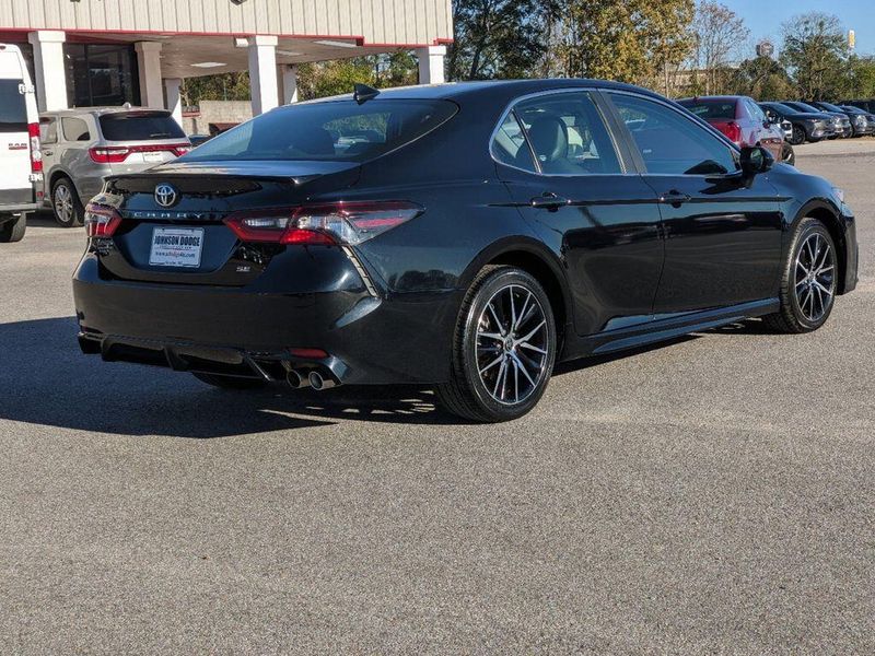 2021 Toyota Camry Image 3