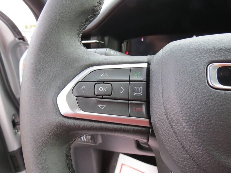 Used 2024 Jeep Compass Limited 4x4 4dr SUVImage 9