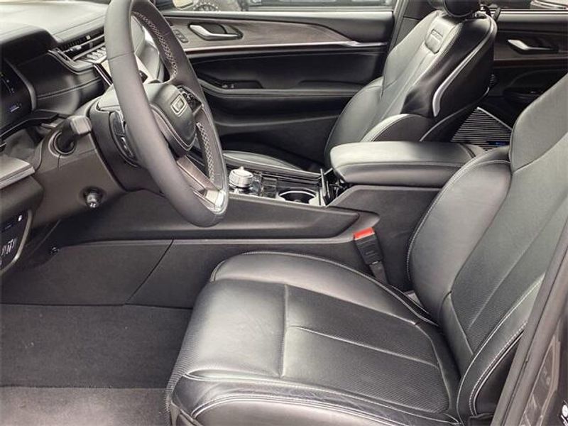 New 2023 Jeep Grand Cherokee Overland 4xeImage 18