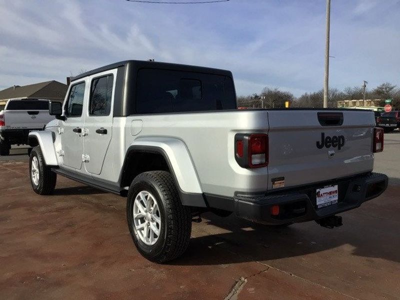 2023 Jeep Gladiator SportImage 3