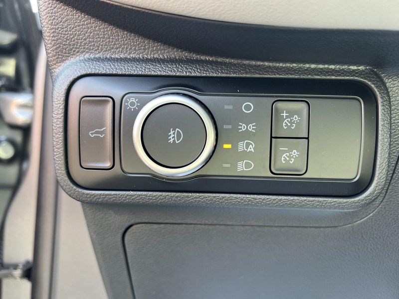 2025 Ford Explorer photo 20