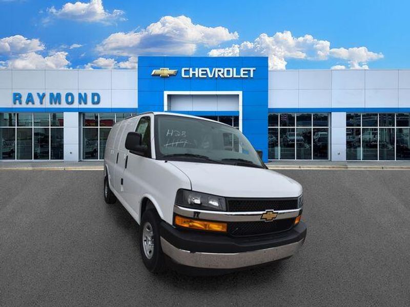 New 2026 Chevrolet Express 2500 Work VanImage 9