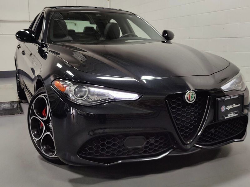 2022 Alfa Romeo Giulia Premium Veloce AWD w/Activ AsstImage 2