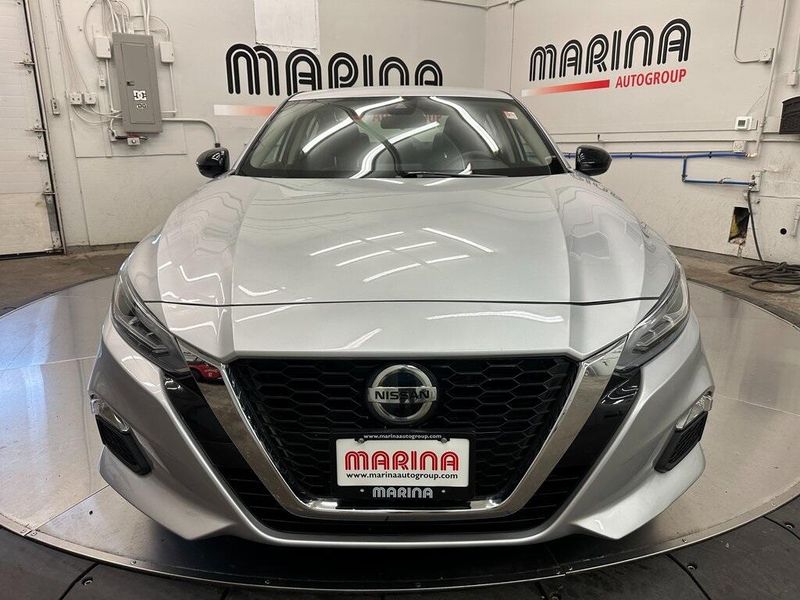 2022 Nissan Altima 2.5 SR photo 2