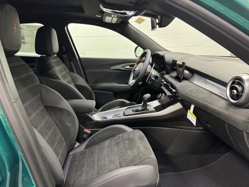 New 2025 Alfa Romeo Tonale Intensa Hybrid EawdImage 10