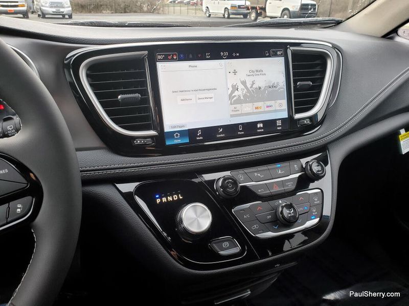 New 2026 Chrysler Pacifica Select