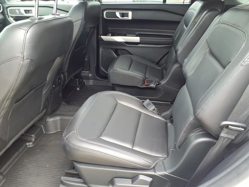 Used 2022 Ford Explorer XLTImage 12