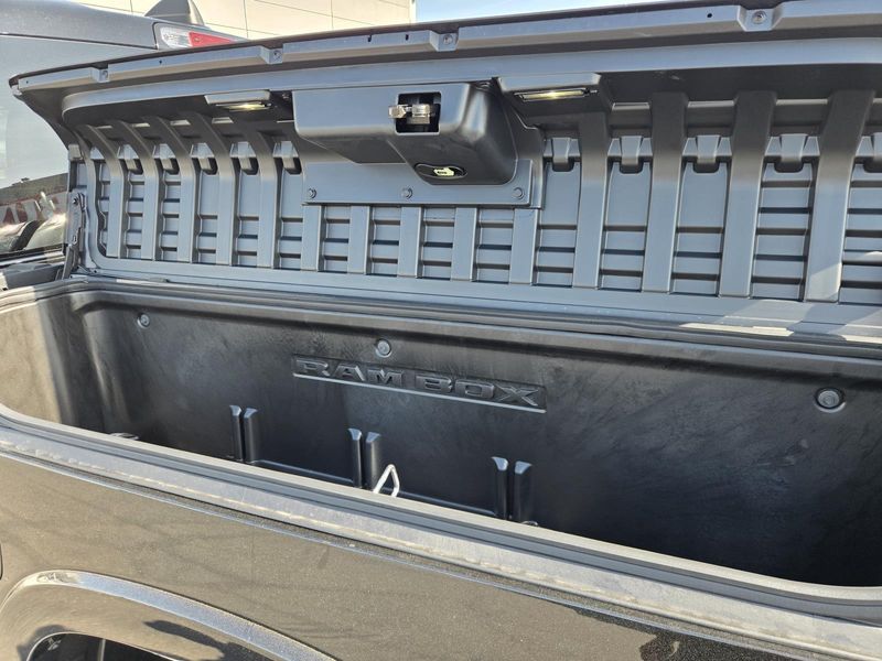 New 2026 RAM 1500 Big Horn Crew Cab 4x2 5'7' Box