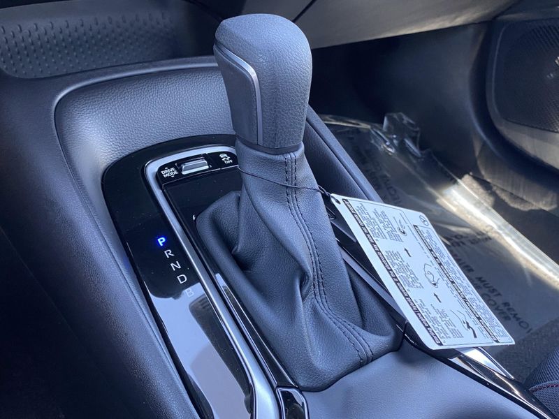 New 2025 Toyota Corolla SEImage 18