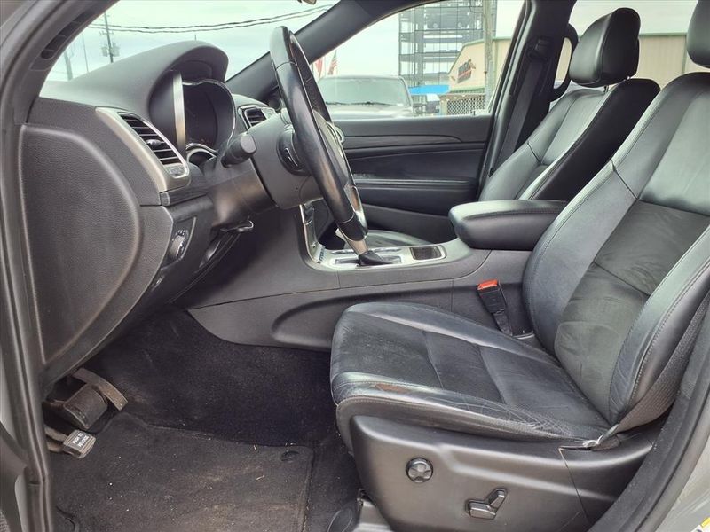 Used 2021 Jeep Grand Cherokee Laredo XImage 16