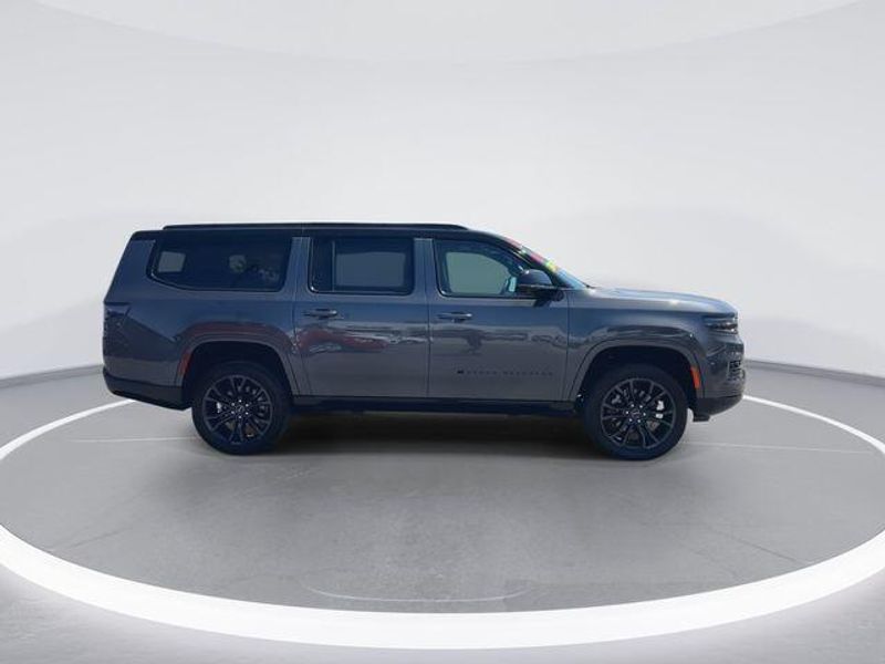 2024 Jeep Grand Wagoneer L Series II ObsidianImage 9