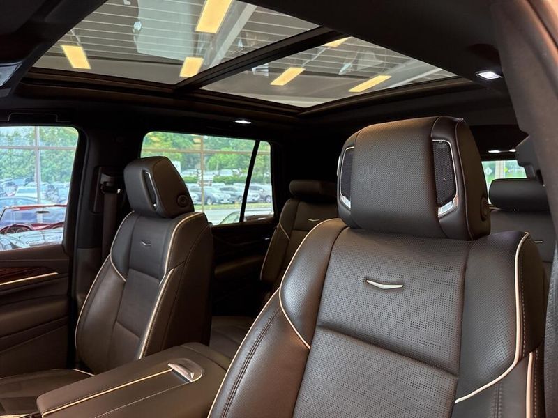 2022 Cadillac Escalade Premium Luxury
