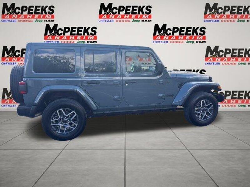 Used 2026 Jeep Wrangler SaharaImage 6