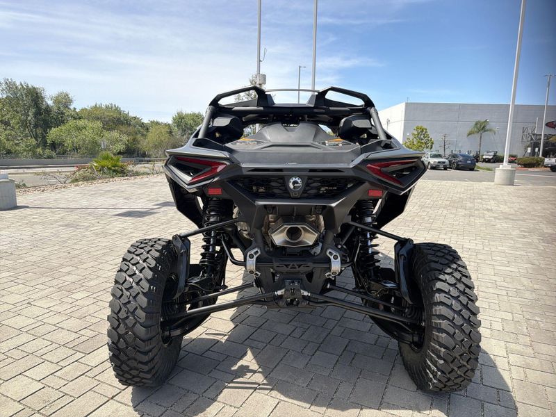 New 2026 Can-Am MAVERICK R MAX X RC 999T DCT Image 16