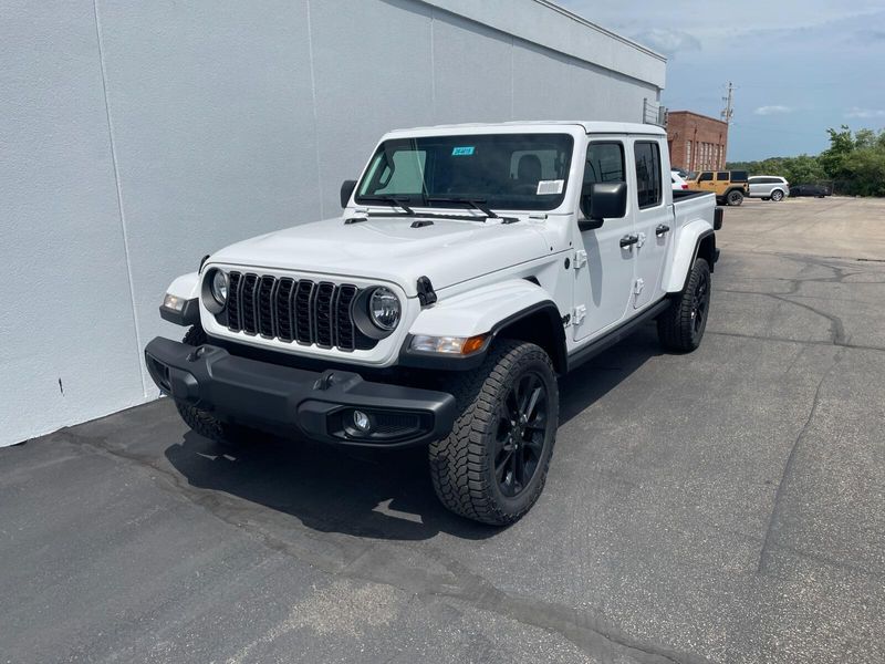 2025 Jeep Gladiator Sport photo 2