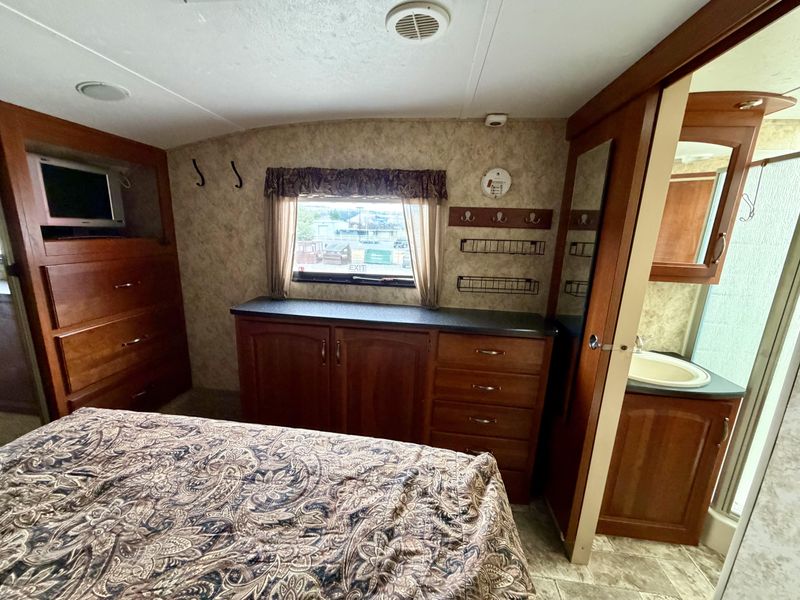 Used 2012 KEYSTONE COUGAR 318 SAB Image 12