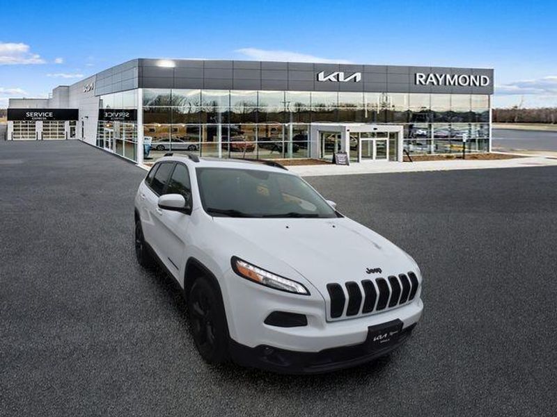 Used 2018 Jeep Cherokee LimitedImage 9