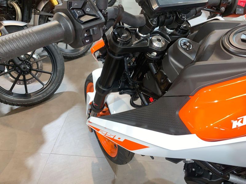 New 2024 KTM 250 DUKE Image 20