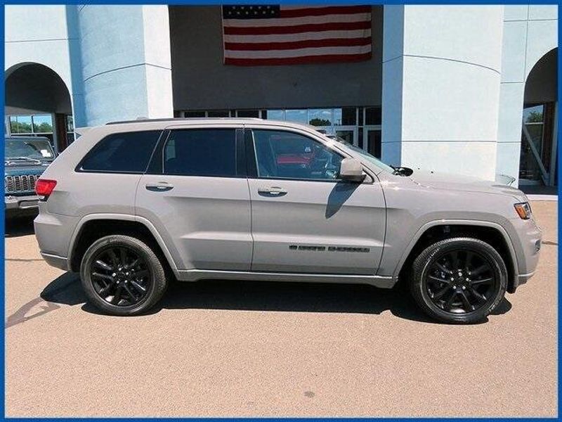 2022 Jeep Grand Cherokee WK Laredo XImage 2