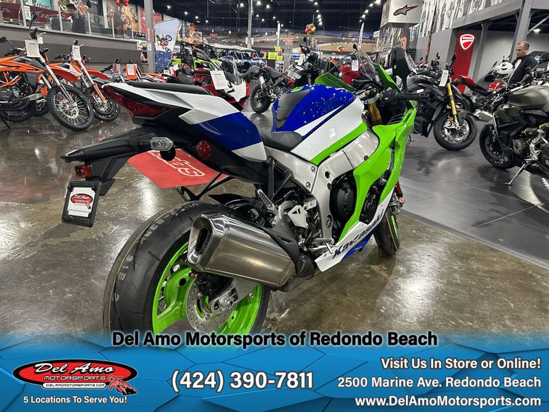 2024 Kawasaki ZX1002LRFBL-GN2  in a LIME GREEN/PEARL CRYSTAL WHITE/BLUE exterior color. Del Amo Motorsports of Redondo Beach (424) 304-1660 delamomotorsports.com 