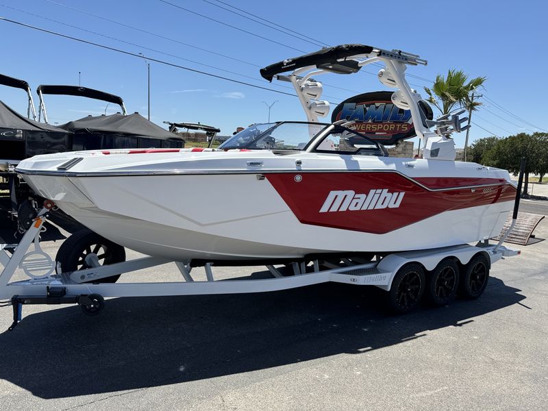 2025 MALIBU WAKESETTER M42 WHITE Image 7