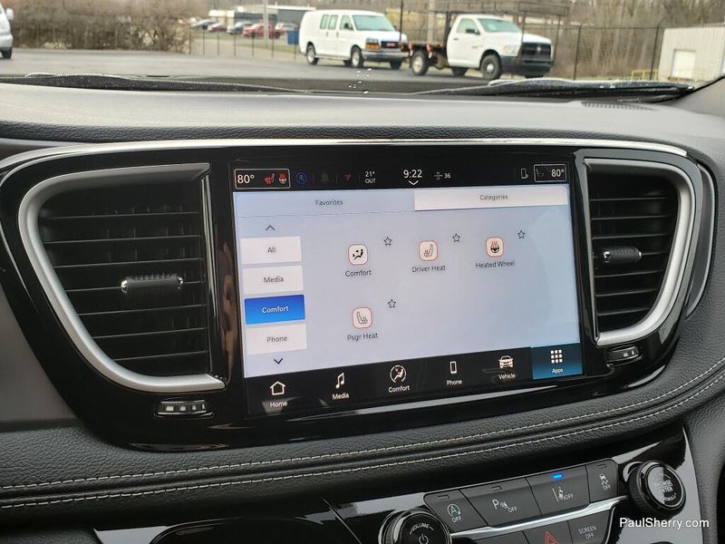 New 2026 Chrysler Pacifica Select