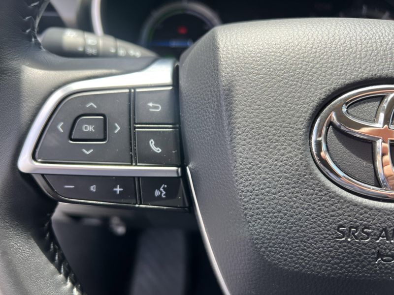 Used 2020 Toyota Highlander Hybrid XLEImage 13