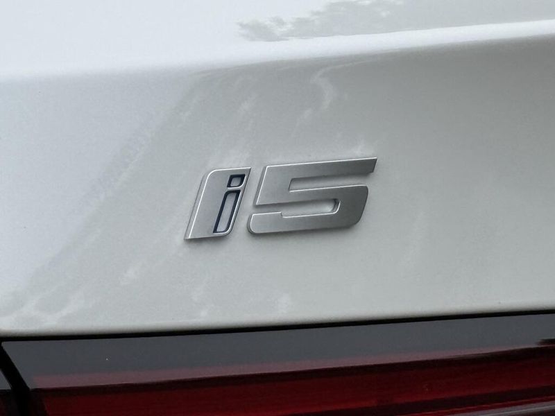2025 BMW i5 eDrive40Image 13